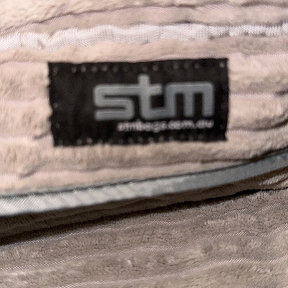 STM Red Computer Messenger Bag NWOT - Picture 7 of 11